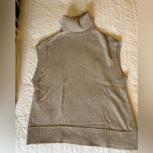 EUC Everlane turtleneck sweater vest